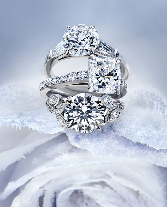 De Beers 鑽石戒指。